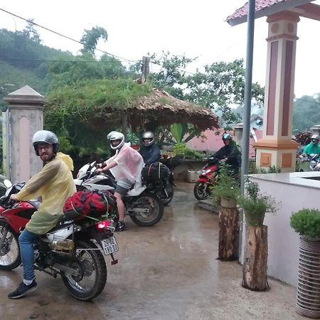 Thac Ba Family Homestay Ho To Buitenkant foto