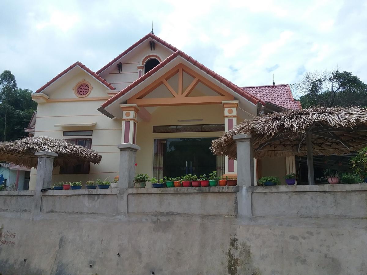 Thac Ba Family Homestay Ho To Buitenkant foto