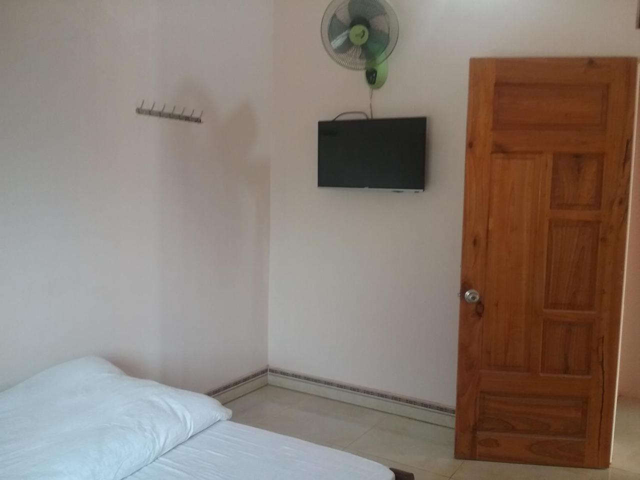 Thac Ba Family Homestay Ho To Buitenkant foto