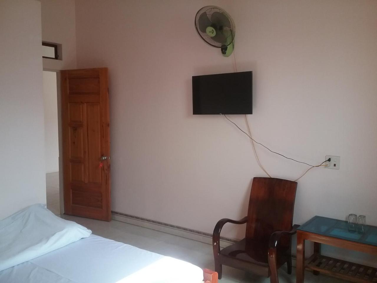 Thac Ba Family Homestay Ho To Buitenkant foto